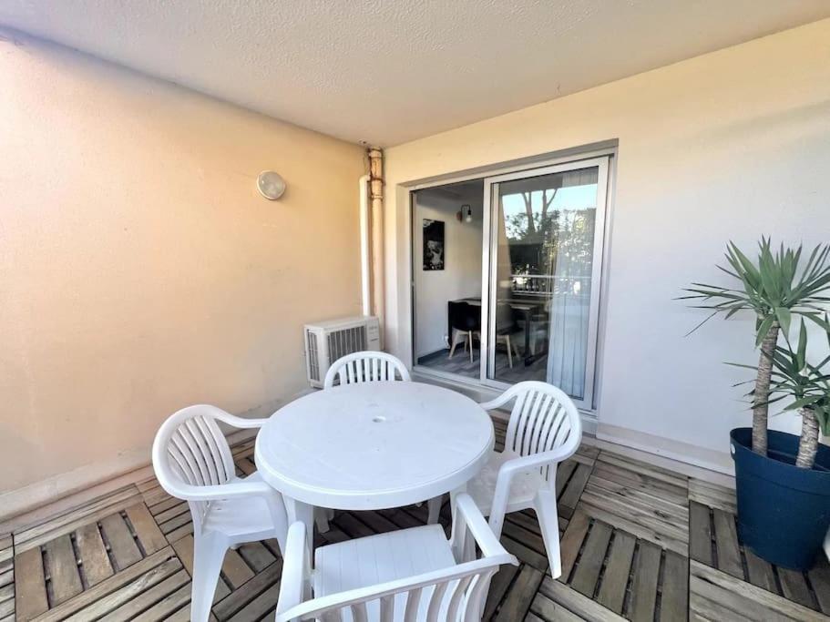 Appartement Port De Hyeres 4 Personnes Bagian luar foto